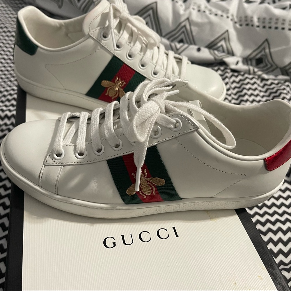 GUCCI Women's Ace sneaker with bee